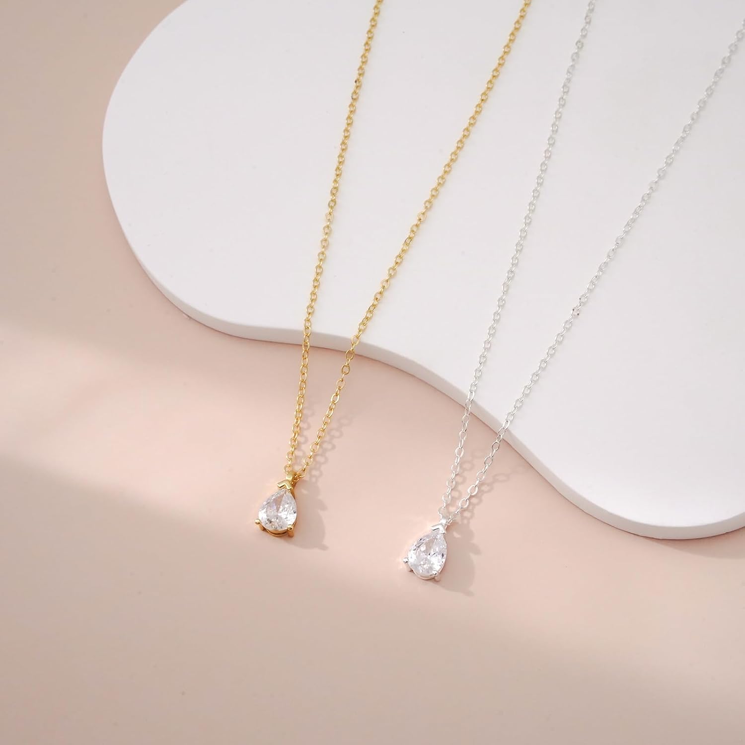 Gold Tone Teardrop Necklace - Image 8